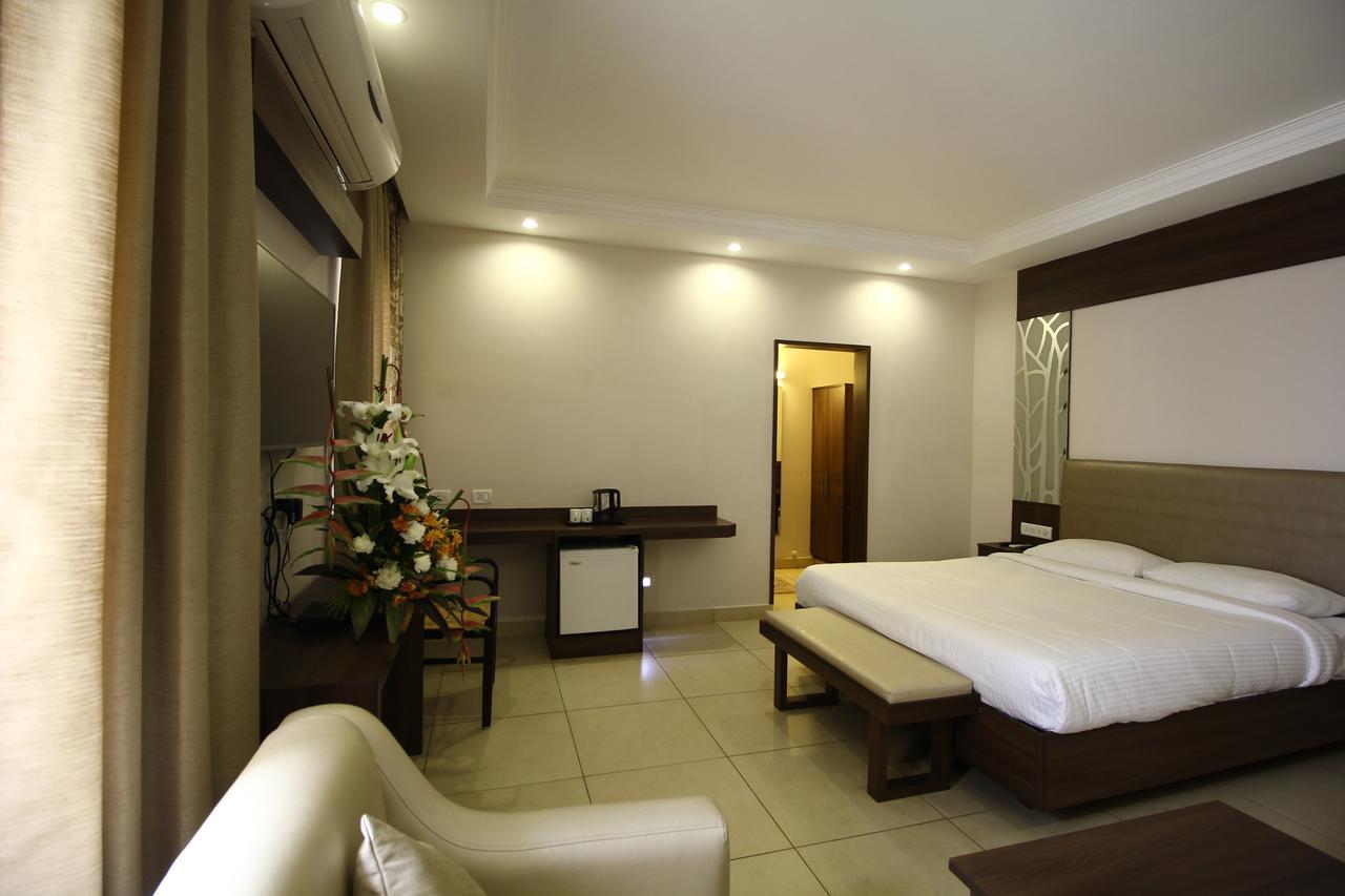 Vels Hotel Pondicherry Exterior photo
