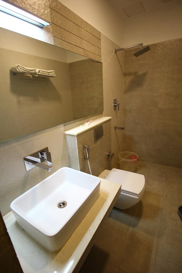Vels Hotel Pondicherry Exterior photo